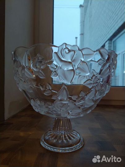 Салатница и ваза для фруктов на ножке