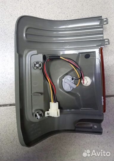 Поворотник на Mazda Bongo nissan vanette левый