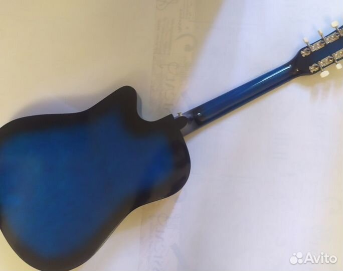 Акустическая гитара