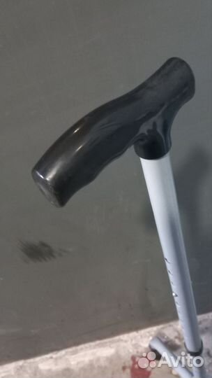 Трость трехопорная