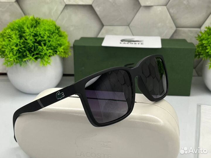 Солнцезащитные очки Lacoste