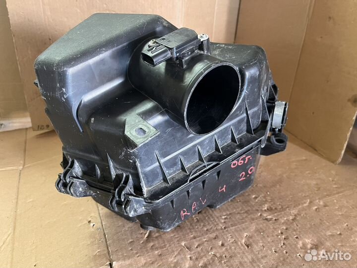 Корпус воздушного фильтра Toyota RAV4 30