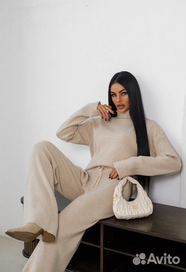 Бежевый костюм