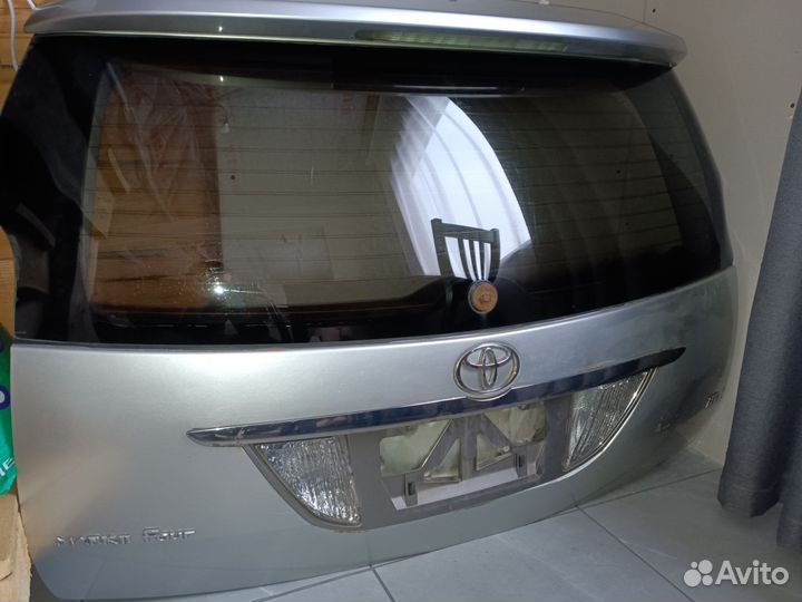 5-ая дверь Toyota mark 2 blit, (крышка багажника)