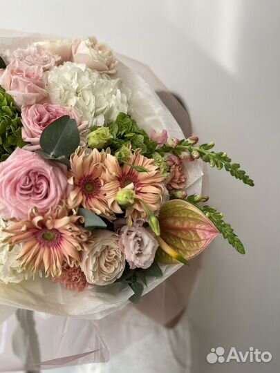 Букеты с гортензиями и розами