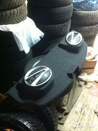 Полка деревянная с колонками для Гранты