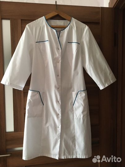Белый медицинский халат женский