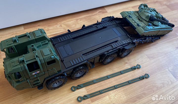 Военный тягач с танком Нордпласт