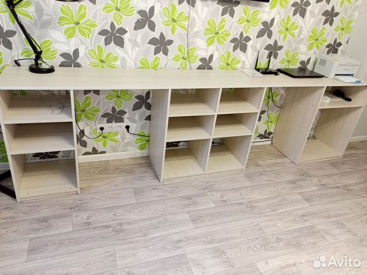 Стол, стеллаж