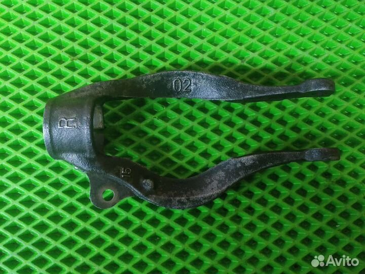 Вилка передней правой стойки mitsubishi galant 8