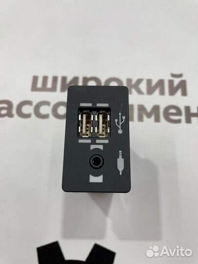 Блок USB Lexus Nx300H F-Sport Z10 2AR 2019