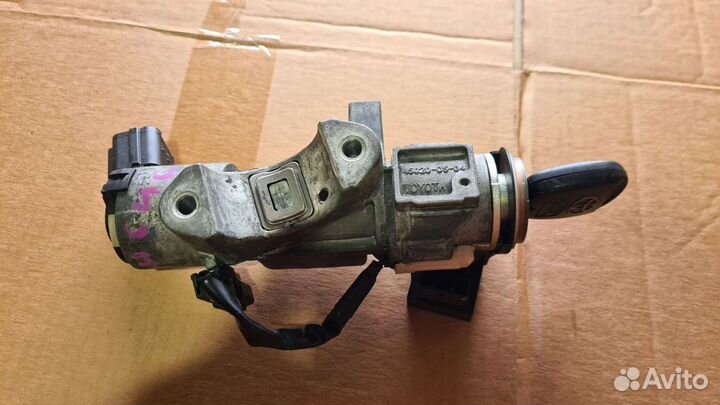 Замок зажигания Toyota Avensis 2003-2006