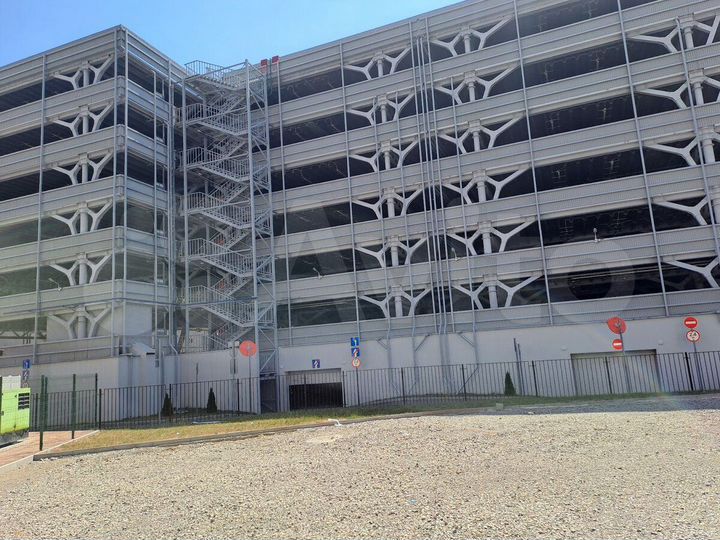 Машиноместо, 13 м²