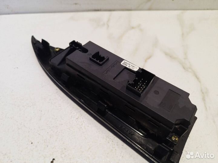 Блок управления стеклоподъемниками передней левой