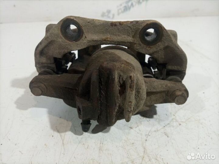 Суппорт передний правый Peugeot 307 универсал 2.0