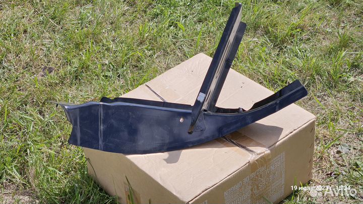 Панель фонаря правого Sandero 6001550837