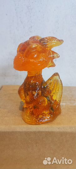 Дракончик из янтаря