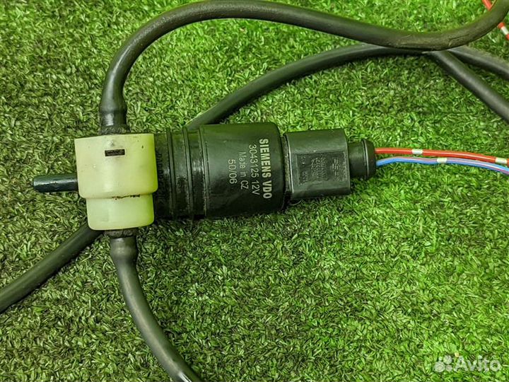 Насос омывателя передний Mitsubishi Outlander CW5W