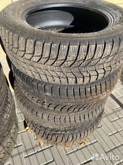 Triangle Snowlink TWT02 235/60 R18