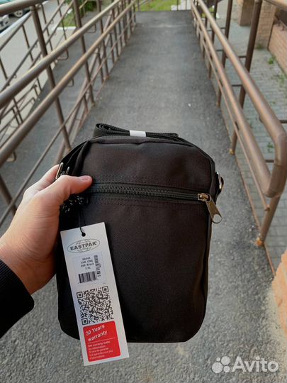 Сумка через плечо eastpak