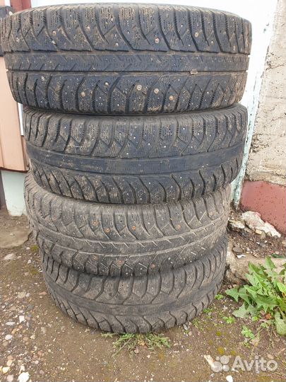 Bridgestone Ice Cruiser 7000 215/65 R16