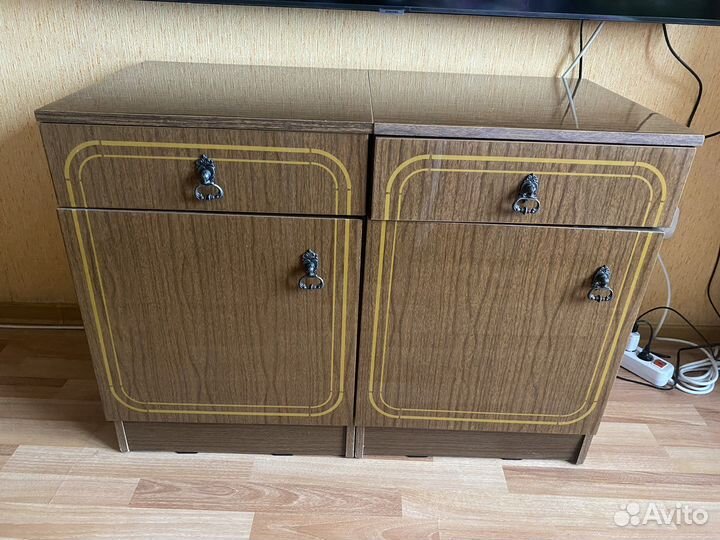 Тумбочка прикроватная