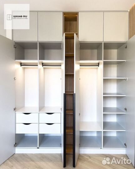 Красивый шкаф