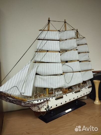 Модель парусного корабля