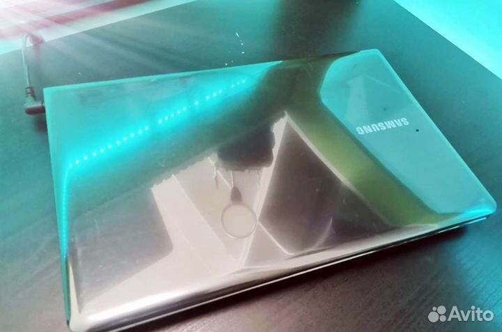 Отличный ноутбук Samsung (i5/ 8gb/ 2видеокарты)