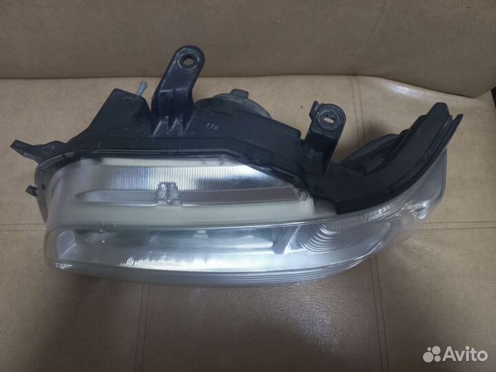Левая фара nissan cube az10