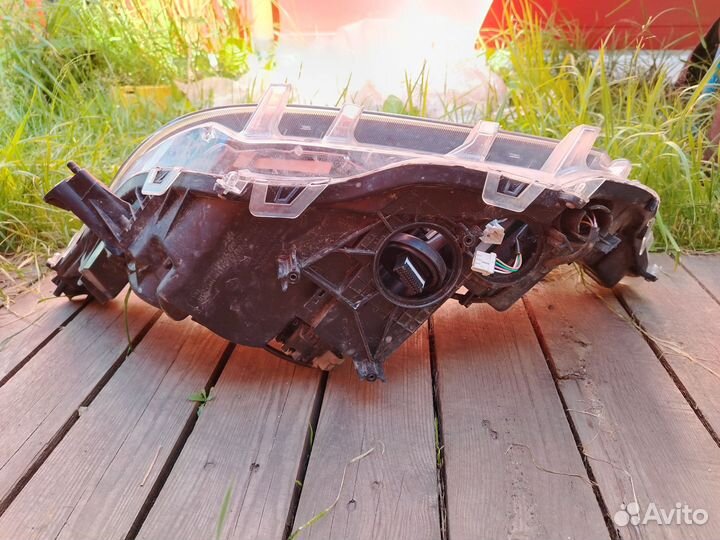 Фара передняя правая Toyota Rav 4 5 поколение