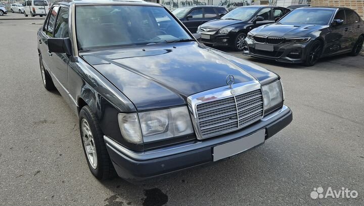 Mercedes-Benz W124, 1990