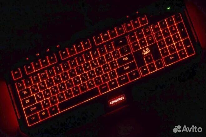 Компьютерная клавиатура,мышь светящиеся