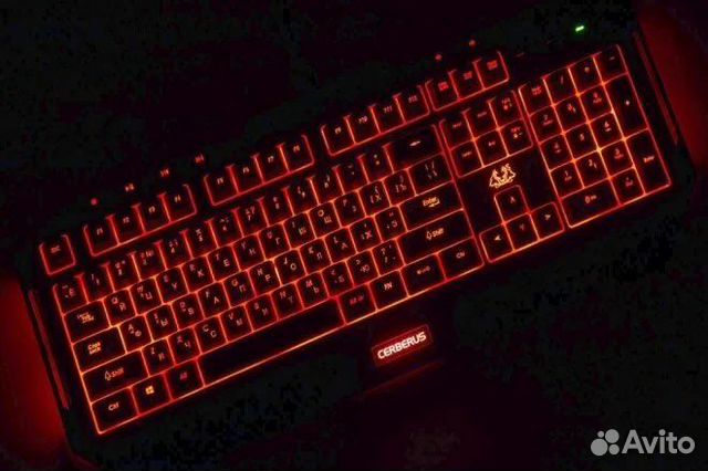 Компьютерная клавиатура,мышь светящиеся