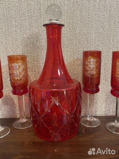 Штоф с рюмками СССР из красного стекла