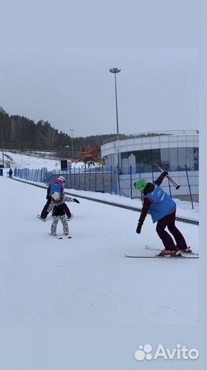 Квалифицированный инструктор по горным лыжам