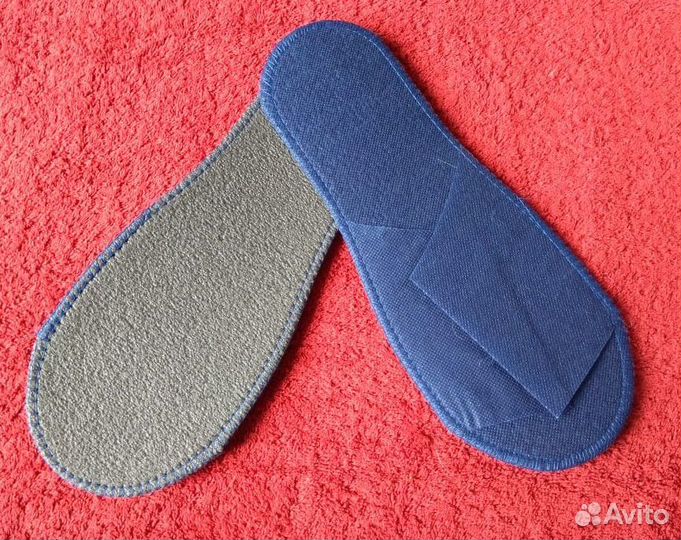 Одноразовые синие тапочки для хостелов