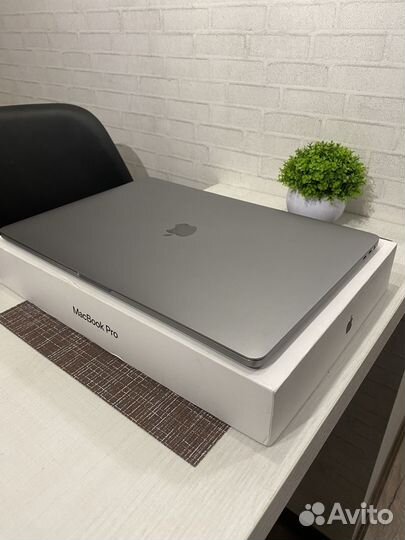 Macbook pro 15 2018 i7 16gb