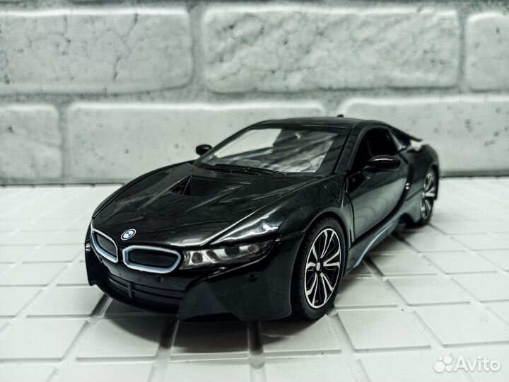 Машинка металлическая коллекционная BMW i8