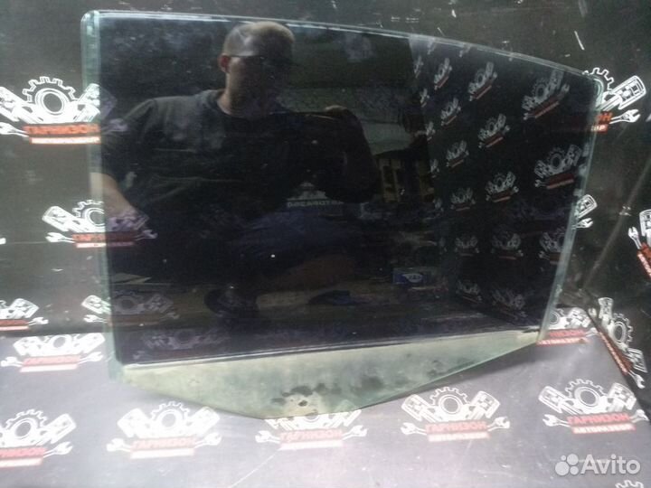 Стекло задней двери Jaguar X-Type