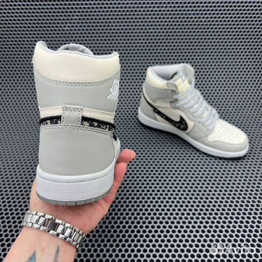 Кроссовки The Dior x Nike Air Jordan 1 Retro High