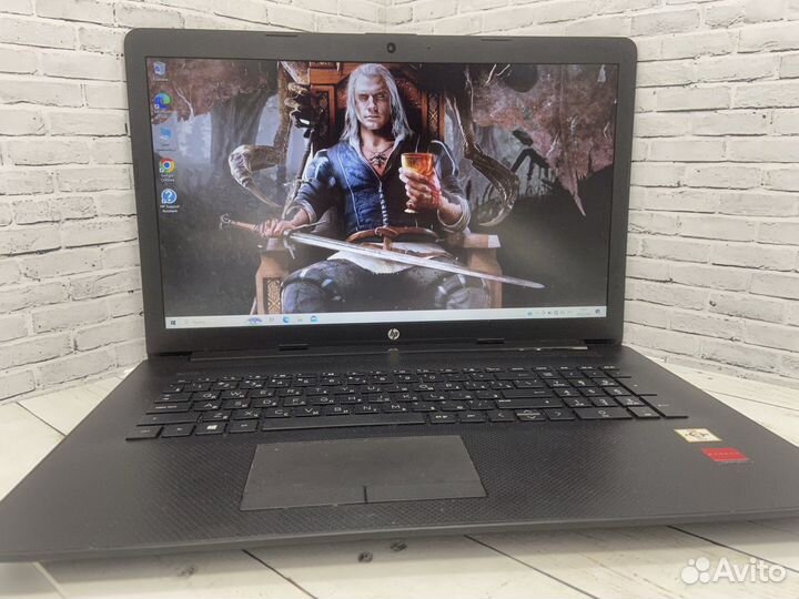 Отличный ноутбук HP / 17.3 / 8 Gb / Gold / SSD M2