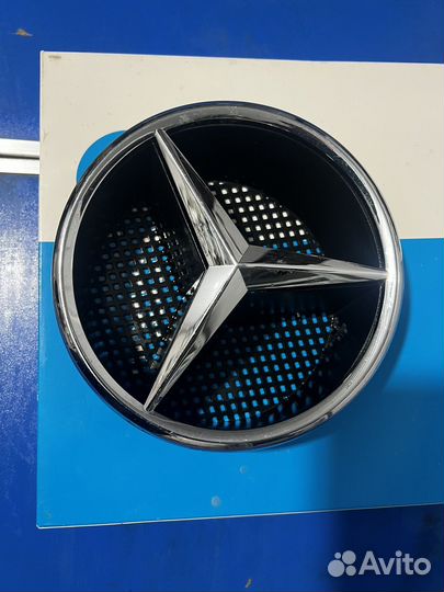 Знак передней решетки w204