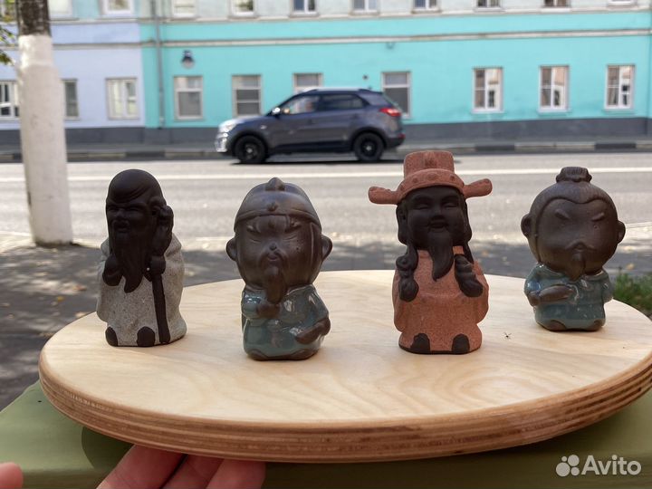 Чайная фигурка монахов