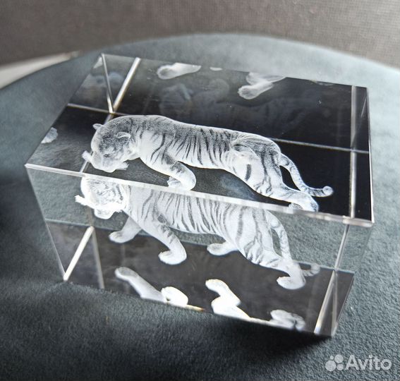 Тигр фигурка сувенир 3 D в хрустале