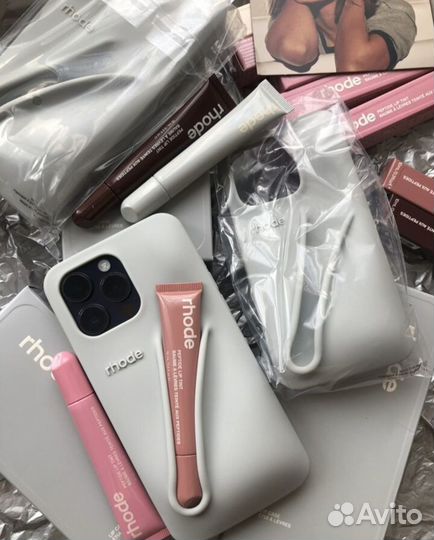 Rhode чехол и тинт для губ от Хейли Бибер