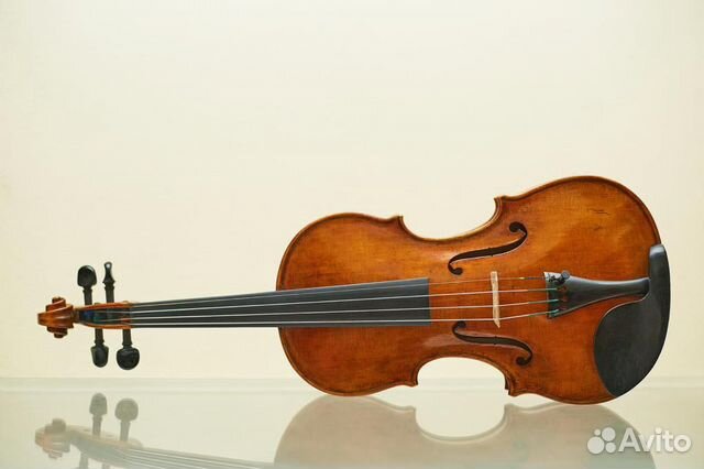 Старинный футляр для скрипки.