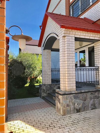 Дом 442 м² на участке 10 сот.