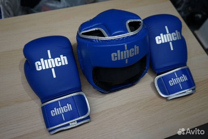 Боксерские перчатки и шлем Clinch