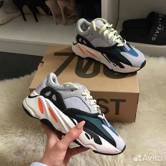 Кроссовки adidas yeezy boost 700